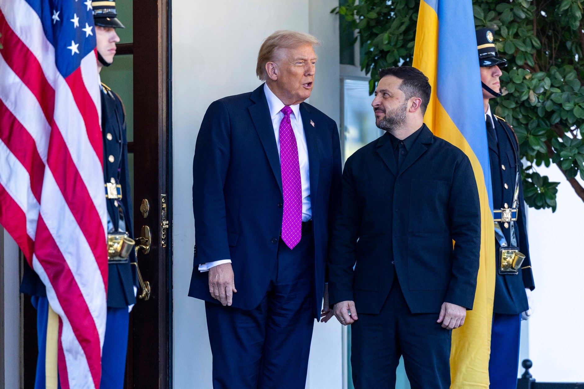 Donald Trump and Volodymyr Zelensky in front of the White House, October 17, 2025.