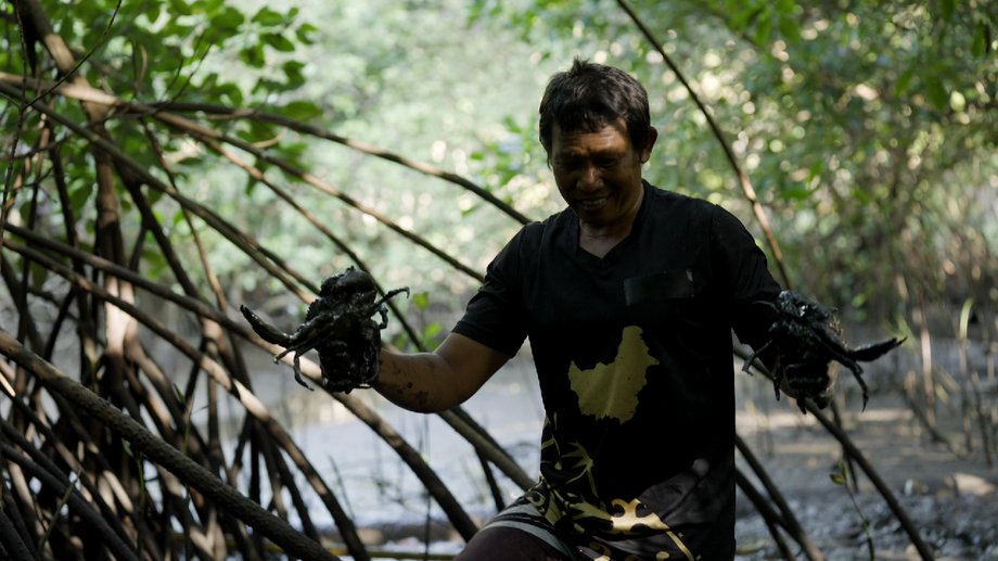 Kelik specializes in tracking elusive creatures in their natural habitats