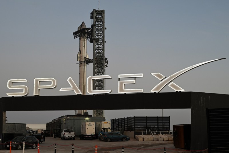 VIDEO Explosion at the new Starship rocket booster. SpaceX's failure in the race for NASA's expected future moon landing