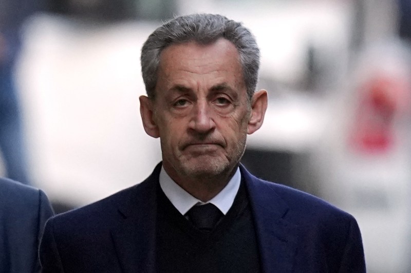After three weeks spent in prison, Nicolas Sarkozy is asking to be released. The decision, expected today