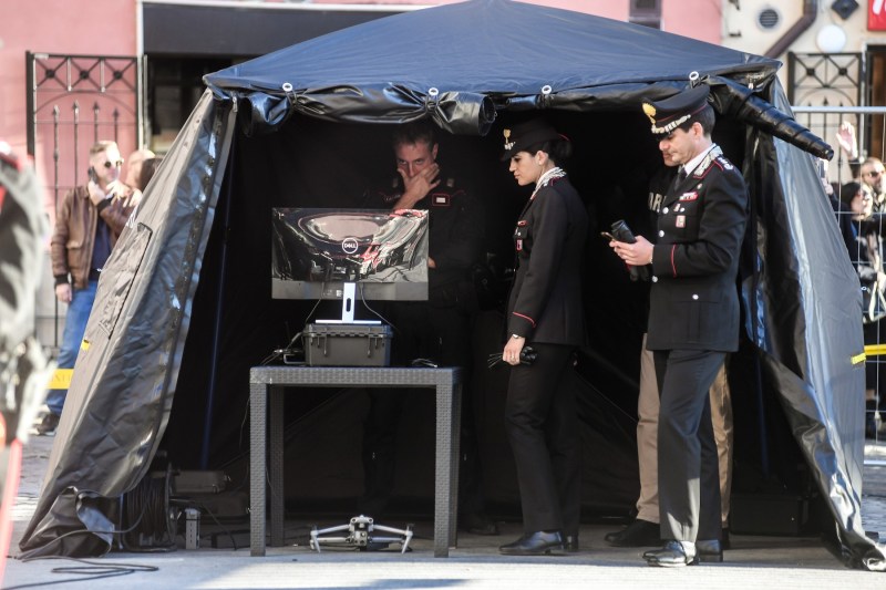 The Romanian entrepreneur who impersonates the Italian Carabinieri and the Financial Guard. The shoe factory in Frumușani, with robots funded by European money, also works for the Romanian Army