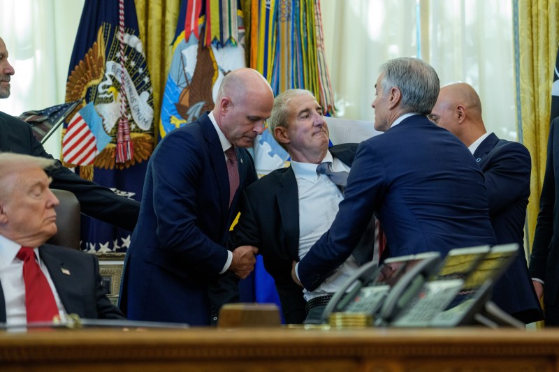 VIDEO An executive passed out in the Oval Office during a press conference on drugs. How Trump reacted