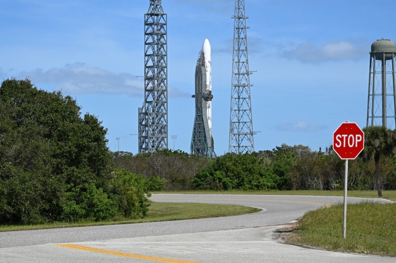 Blue Origin postpones New Glenn rocket launch again. The ambitious goals of Jeff Bezos' company