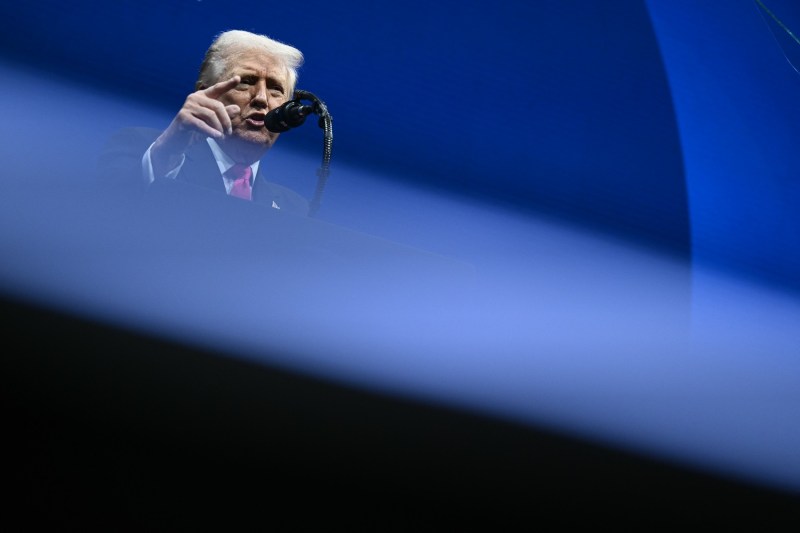 Trump calls 6 Democratic lawmakers traitors and says they deserve the death penalty. The video that angered the US president