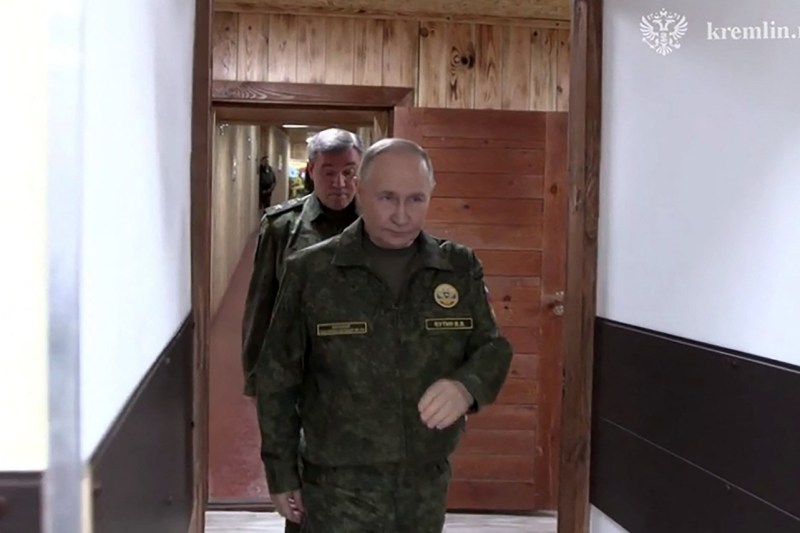 Russia claims to have occupied the Ukrainian city of Kupiansk. Vladimir Putin, visiting a command center of the Russian forces