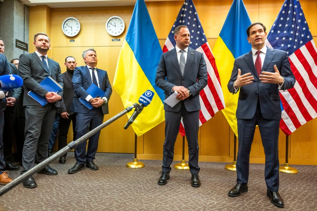 US Secretary of State Marco Rubio and the head of the Ukrainian presidential chancellery Andrii Iermak made brief press statements to journalists, after several hours of discussions about the peace plan for Ukraine Photo: Profimedia