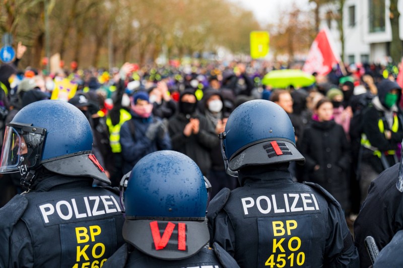 VIDEO AfD launched a new youth organization, met with violent protests. A deputy was injured