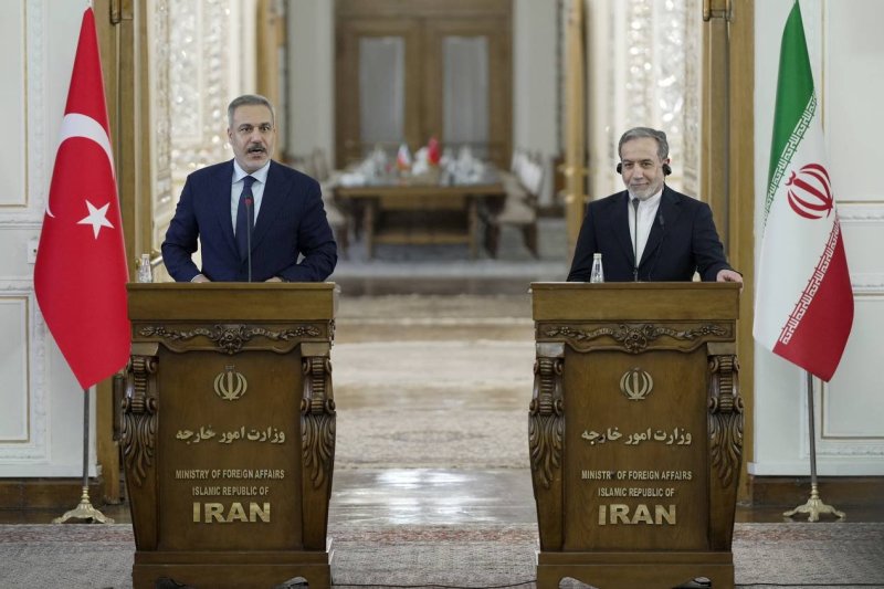 Iran and Turkey clapped hands on a $1.6 billion strategic project