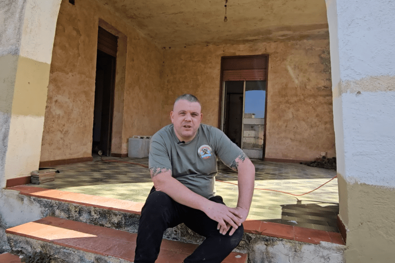 VIDEO A British man bought his dream house on an Italian island for 21,500 euros