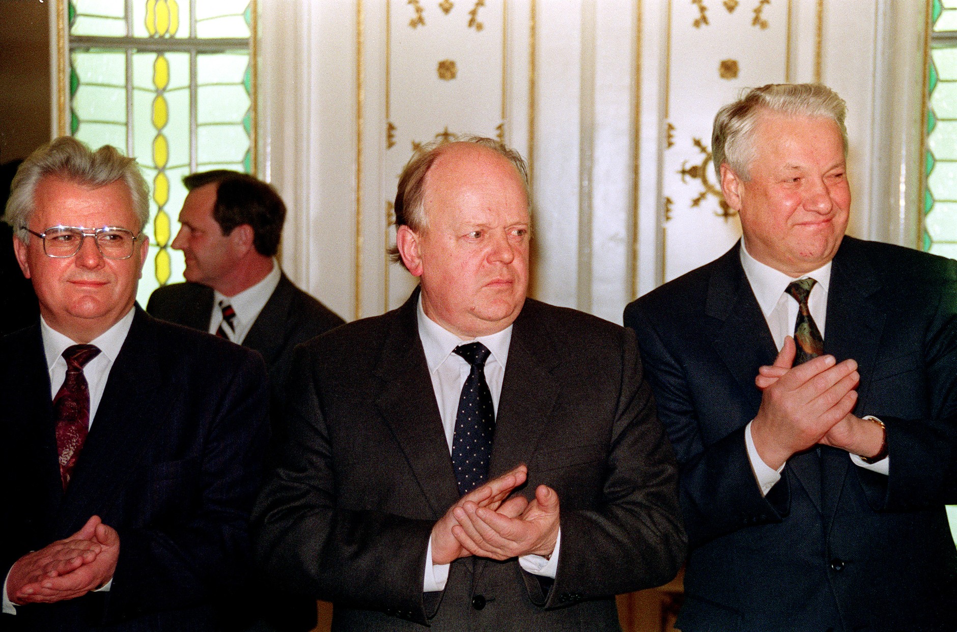 President of Ukraine Leonid Kravchuk, Chairman of the Verkhovna Rada of Belarus Stanislav Shushkevich and President of Russia Boris Yeltsin. Wiskule, December 8, 1991