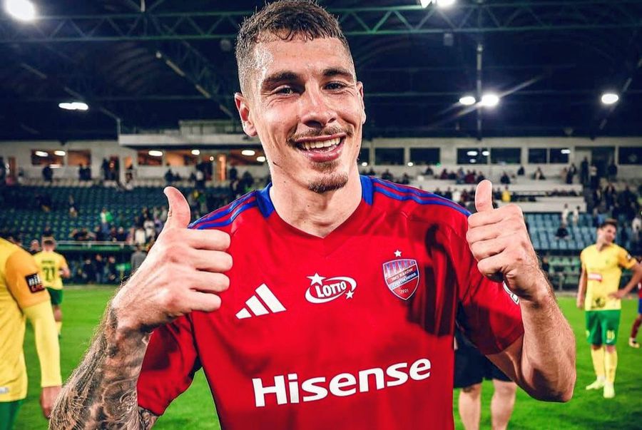 The Romanian international signed the contract until 2028: 