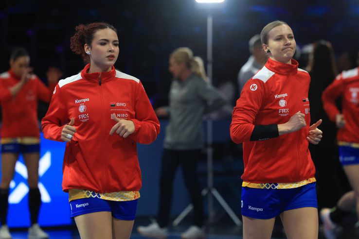 Moments from the warm-up before the match Romania - Switzerland PHOTO: Ionuţ Iordache (GSP)