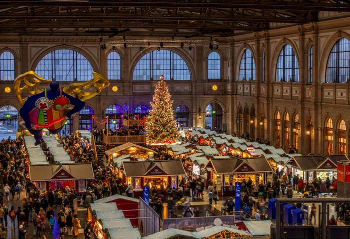 Zurich Christmas Market PHOTO GLD Zurich