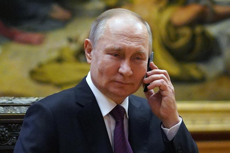 Vladimir Putin on the phone, Photo: Alexei Danichev / Sputnik / Profimedia