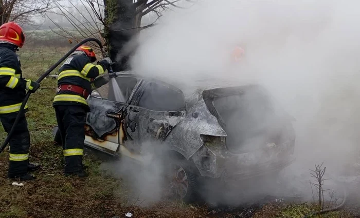 The car burned like a torch PHOTO: ISU Slatina