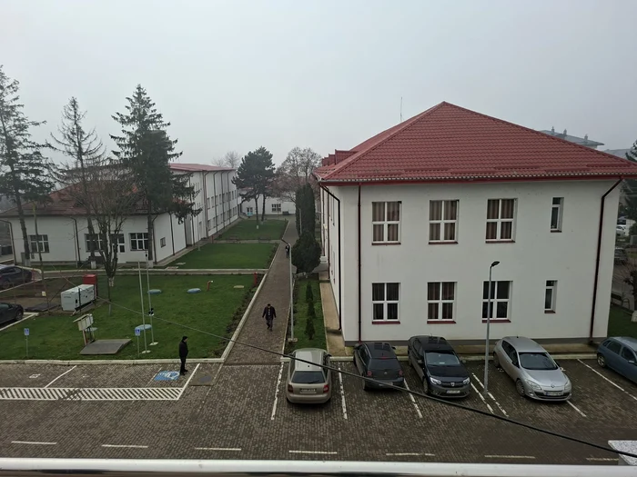 Part of the Mihai Ciucă high school campus in Săveni PHOTO Cosmin Zamfirache