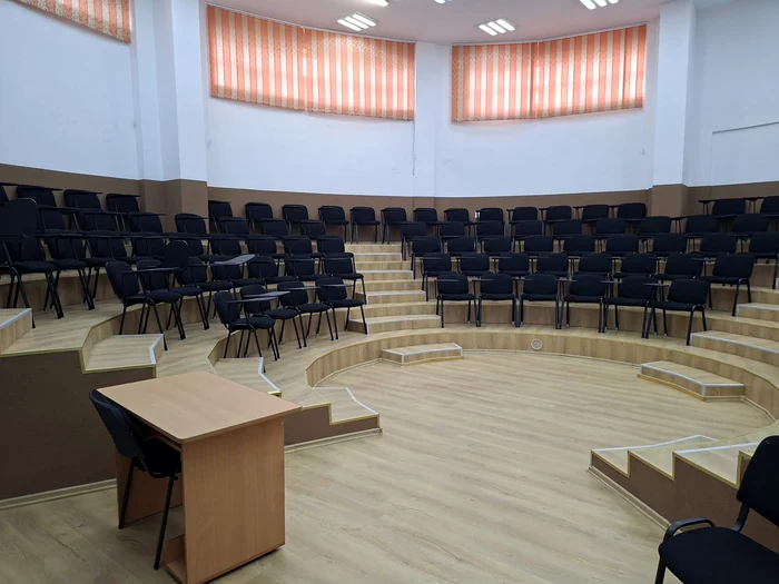 High school amphitheater PHOTO Cosmin Zamfirache