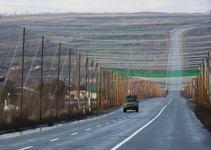 Roads protected by anti-drone nets in Kharkiv PHOTO EPA-EFE