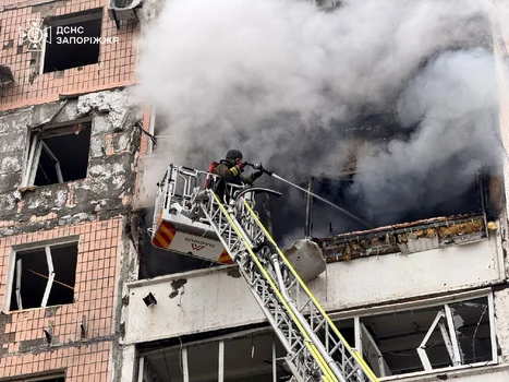 Russian attack with flying bombs in Zaporozhye PHOTO: Telegram/ DSNS Ukraine