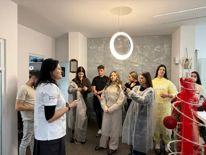 The visit began with the presentation of the rules of access to the clinic premises PHOTO: A. Dumitrescu archive