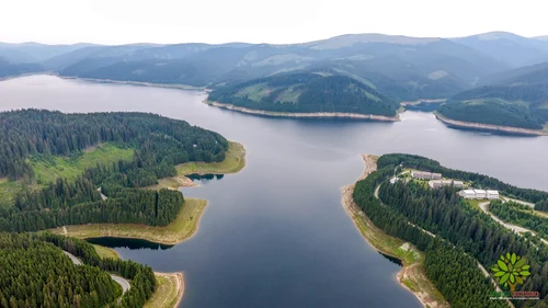 Vidra Voineasa resort in Vâlcea county aerial view Photo Water and its friends