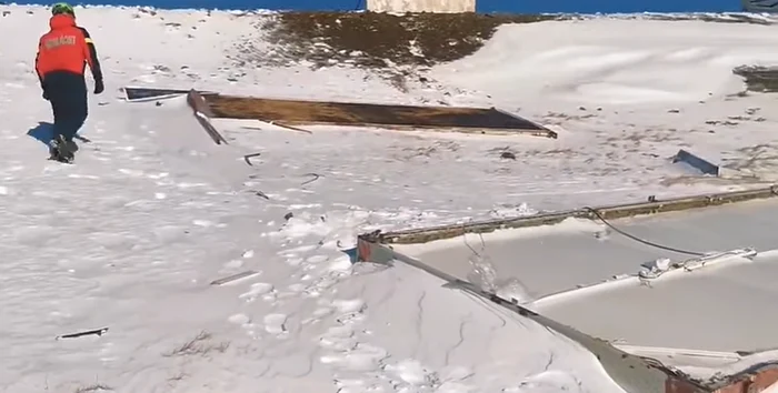 The medical office was destroyed by the blizzard. PHOTO Captura Salvamont Gorj