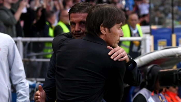 Chivu and Conte formally embraced PHOTO Facebook 
