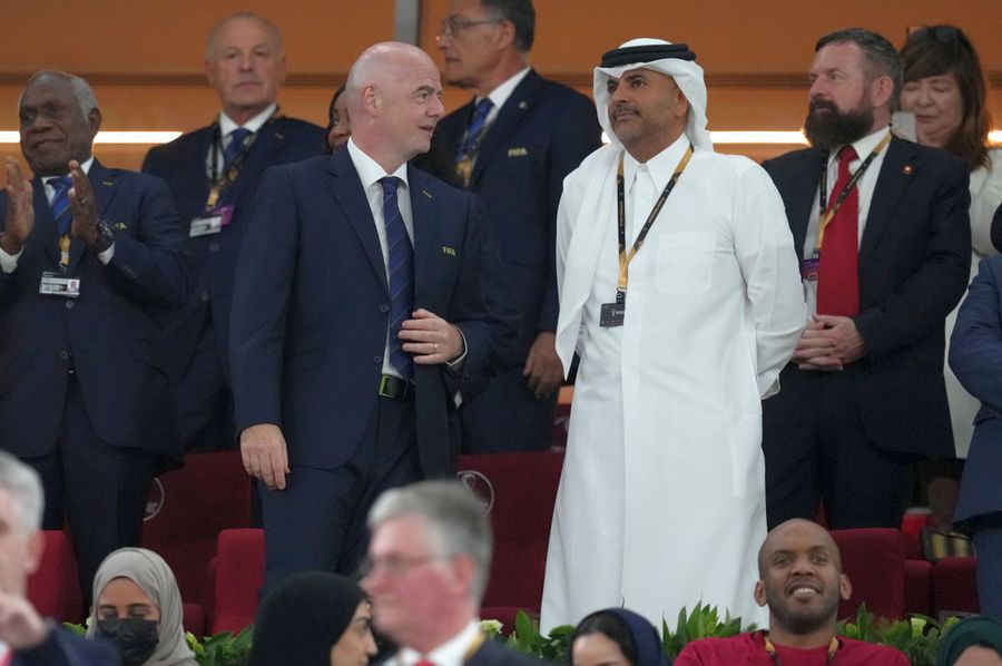 Al Thani, the emir of Qatar (right), next to Giani Infantino, the president of FIFA (left)/ photo Imago Images FIFA is partnering with a 400 billion dollar giant and releasing a video game, which will NOT be available on console!