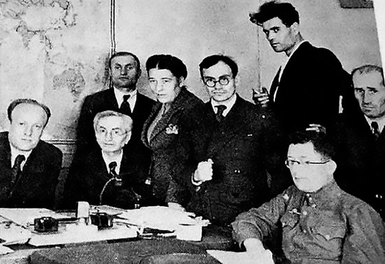 Birobidzhan writers, 1948. From left to right. Standing: B. Miller, B. Slutsky, N. Fridman (in tunic), standing: I. Bronfman, L. Wasserman, G. Rabinkov, I. Kerler, S. Borges