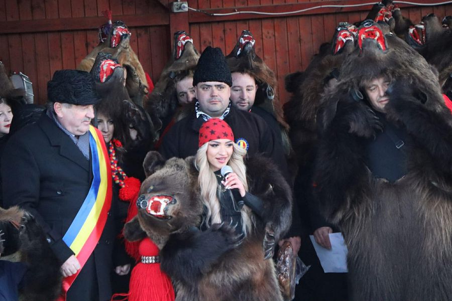 Mihaela Cambei, new appearance on the last day of the year / photo: Facebook Commune Dofteana Bestial images » Champion Mihaela Cambei entered the