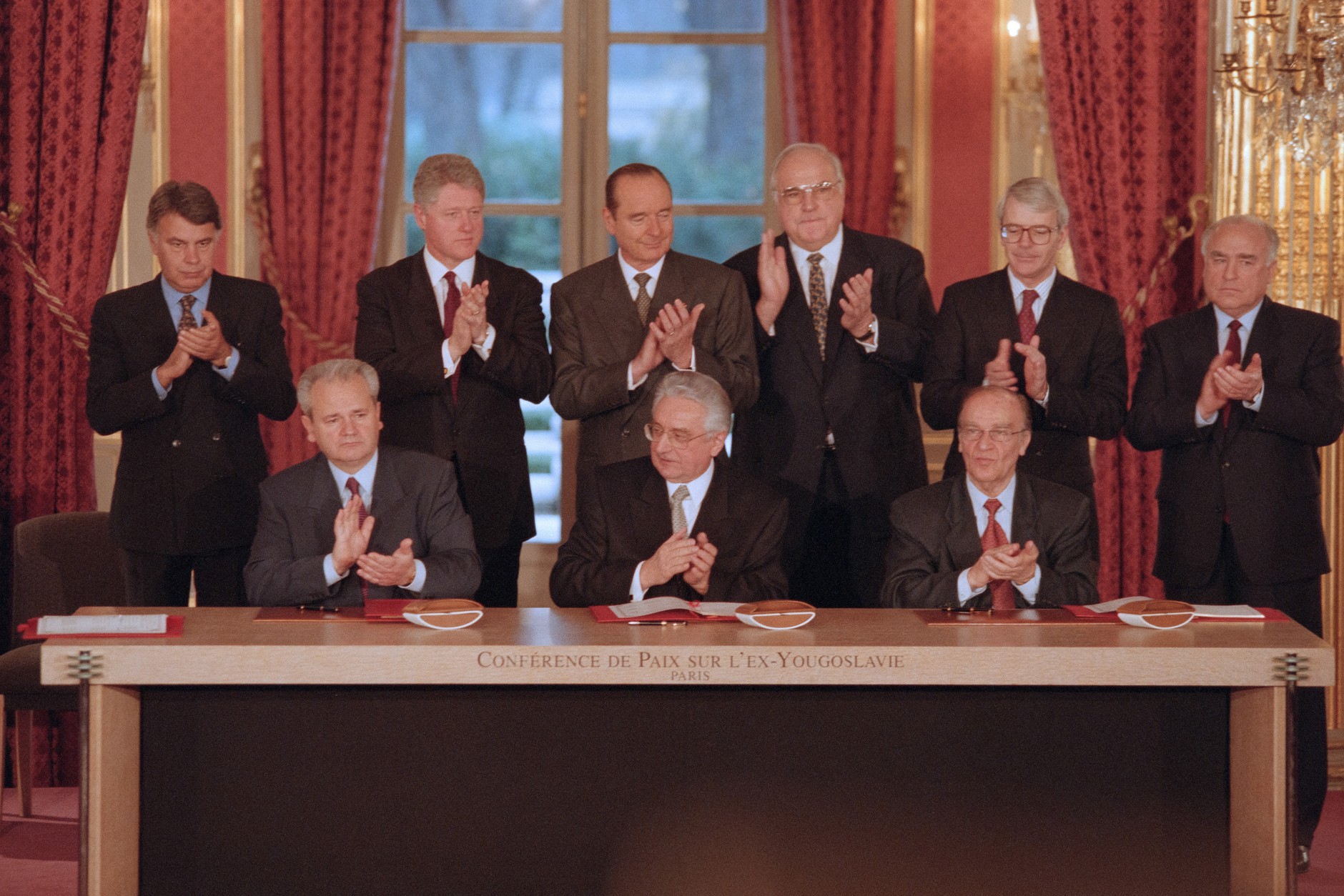 The presidents of Serbia, Croatia and Bosnia are preparing to sign a peace agreement. In the second row, the leaders of Spain, the USA, France, Germany, the UK and Russia. Paris, December 14, 1995