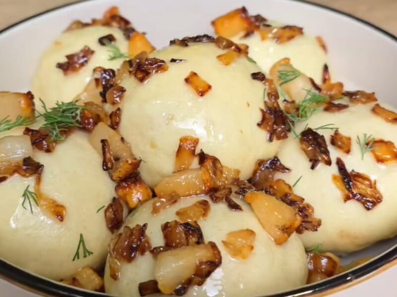 Prepare these incredibly tasty and fluffy Poltava dumplings. Recipe for dough and secret cracklings