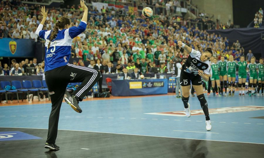 Brădeanu's decisive 7m in the 2016 EHF Champions League final It's official at CSM Bucharest!
