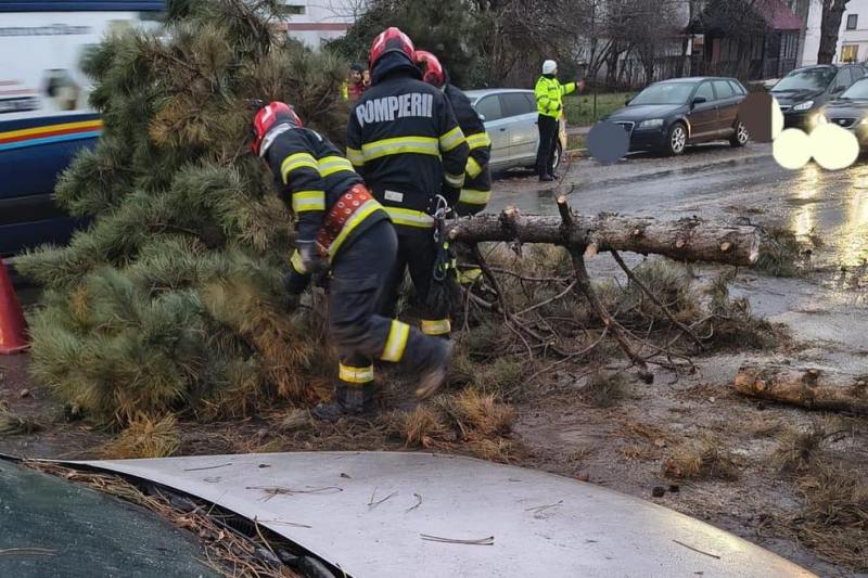 Interventions of firefighters in the counties affected by the blizzard. Photo: IGSU