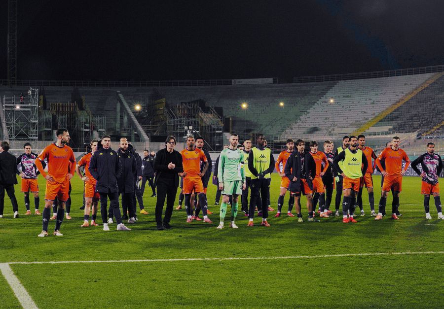 The disappointment of Fiorentina's players / Imago Images Total chaos at Fiorentina » The team in