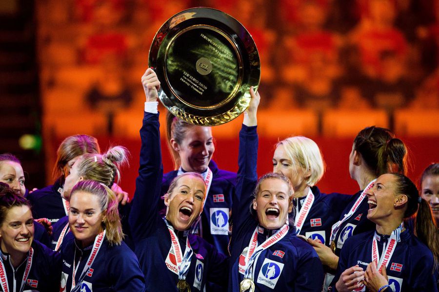 Norway are looking for a fifth world title and the legendary Heidi Loke was on the bench for another team at the World Championship