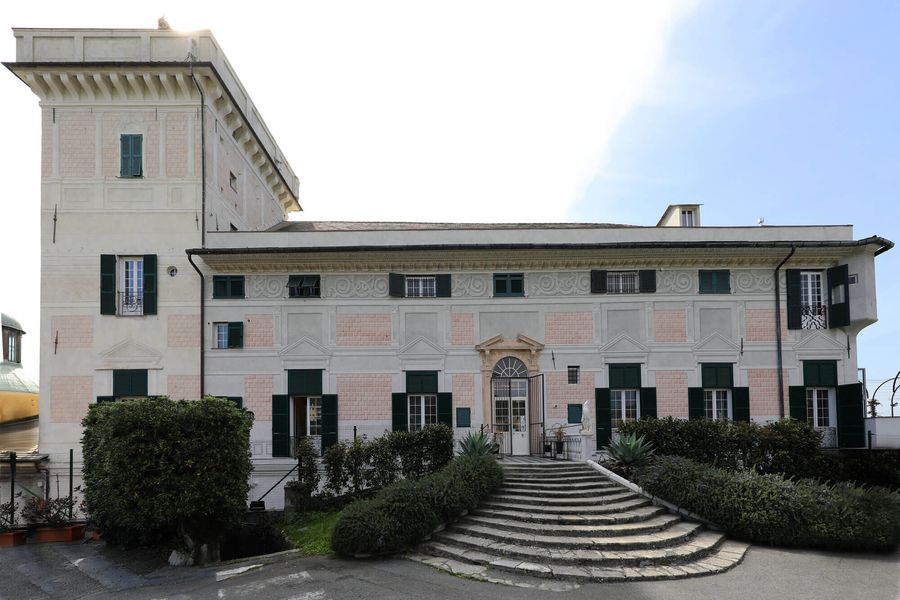 Așa arată Villa Lomellini Rostan, sediul clubului Genoa, patronat de Dan Șucu Răzvan Raț, interviu în vila de secol XVI de la Genova: „Nu mă mai surprinde nimic la Lucescu” » Ce spune despre destinația lui Stanciu
