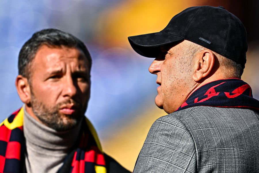 Dan Șucu și Răzvan Raț colaborează la Genoa încă din perioada când omul de afaceri tatona preluarea clubului din Serie A / Foto: GettyImages Răzvan Raț, interviu în vila de secol XVI de la Genova: „Nu mă mai surprinde nimic la Lucescu” » Ce spune despre destinația lui Stanciu