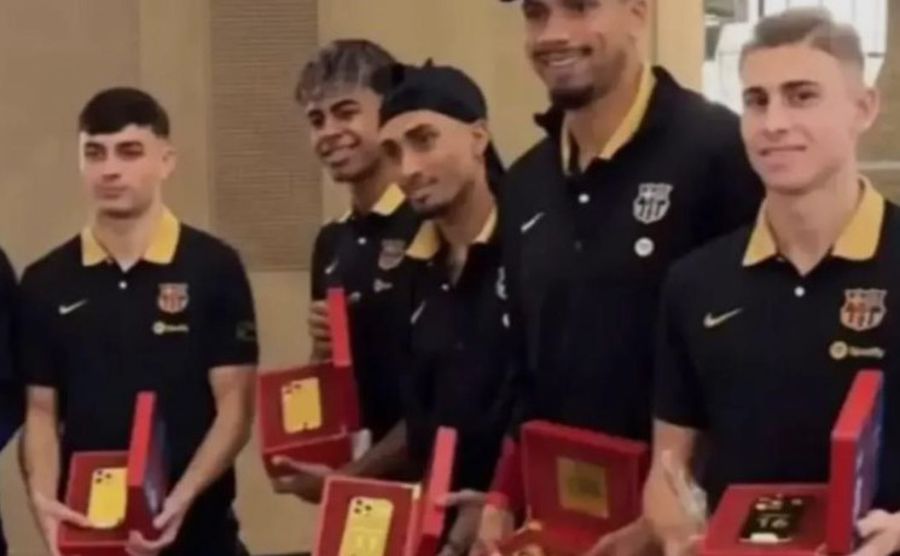 Holiday surprise in the Barcelona training camp » The car company from the Emirates handed out golden gifts!
