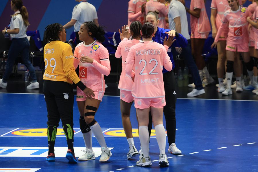 The favorite came with the barricade in Rotterdam! Excruciating half at the Handball World Cup: only 5 goals scored