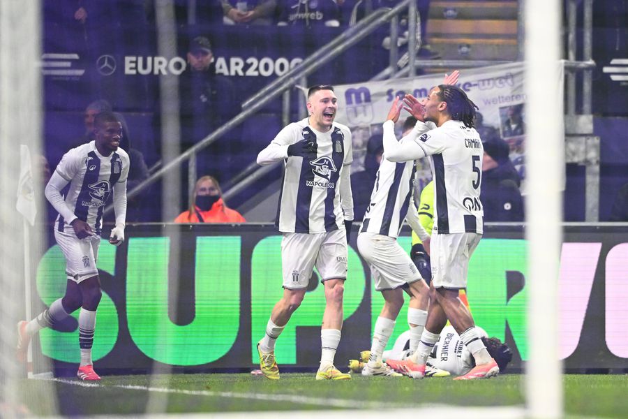 Serious incidents in Belgium! Anderlecht - Charleroi, interrupted for good minutes after a player was hit by ultras