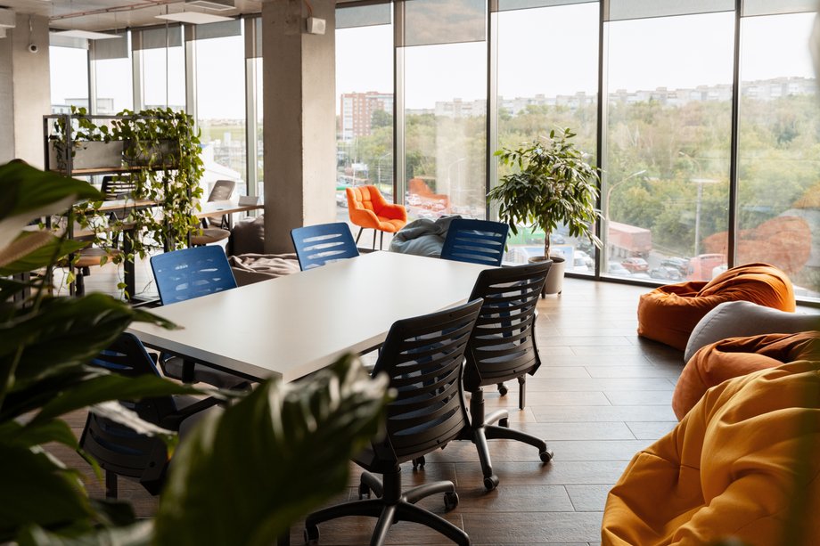 According to JLL, a slight increase in demand can be expected in 2026, mainly due to the increasingly frequent model of presence in the office approximately three days a week