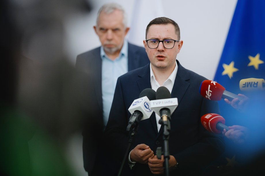 Minister of Energy Miłosz Motyka, in the background the president of Polskie Sieci Elektroenergetyczne Grzegorz Onichimowski