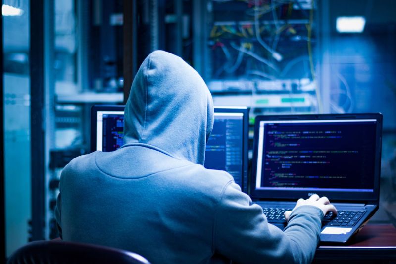 Hacker / Photo: Peerapong Boriboon / Dreamstime.com