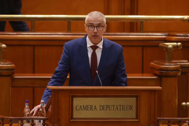 The response of the Minister of Justice when asked if Lia Savonea should resign as a result of the protests
