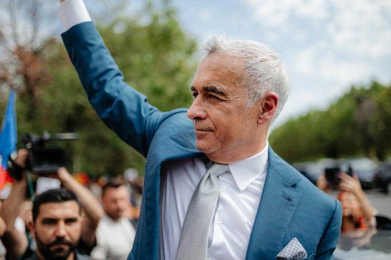 Călin Georgescu leaves the Bucharest Court. Photo: Inquam Photos / Vlad Bereholschi