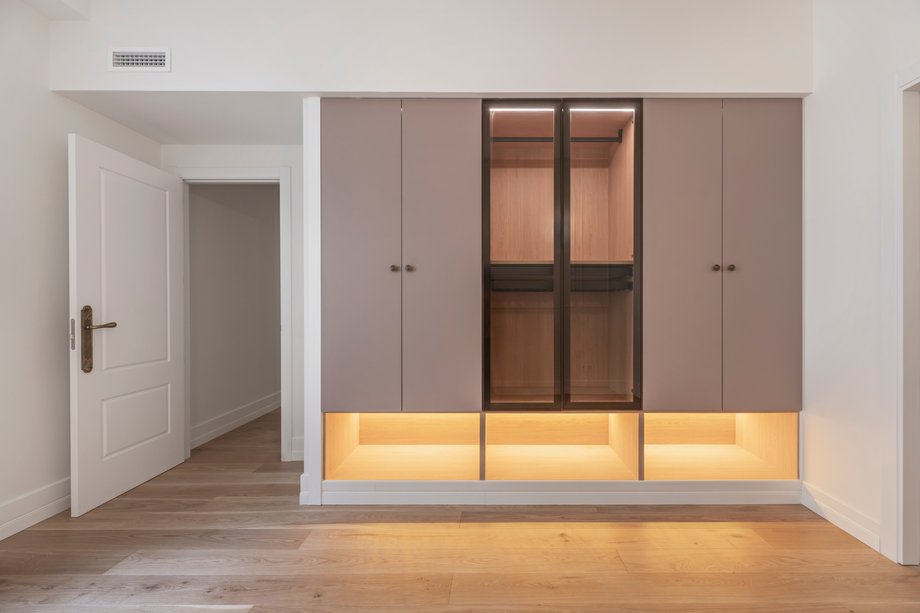 When arranging the space of a small apartment, you need to use every centimeter 