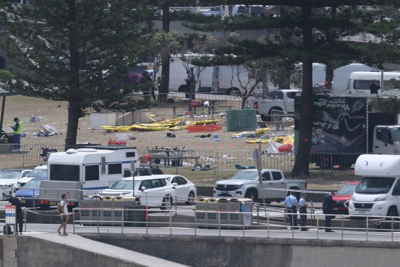 The latest information on the massacre at Bondi Beach in Sydney: At least 15 dead and dozens injured / The two attackers were father and son