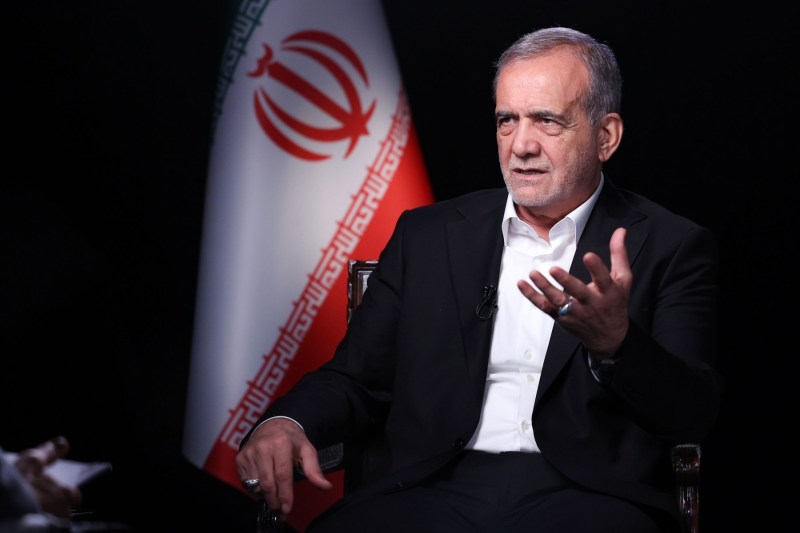 Iran is in 'all-out war with the United States, Israel and Europe', says President Pezeshkian: 'It's worse than the one launched by Iraq'