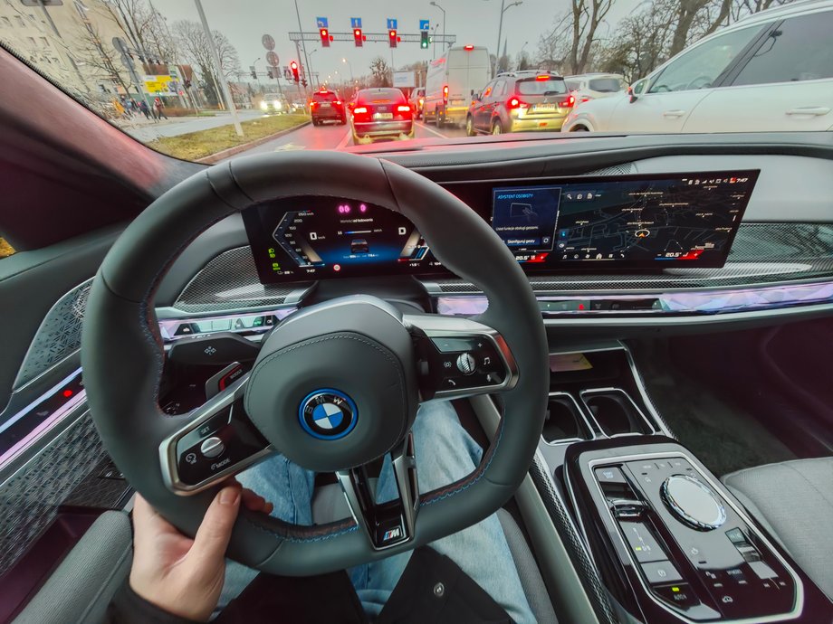 BMW i7 driving position